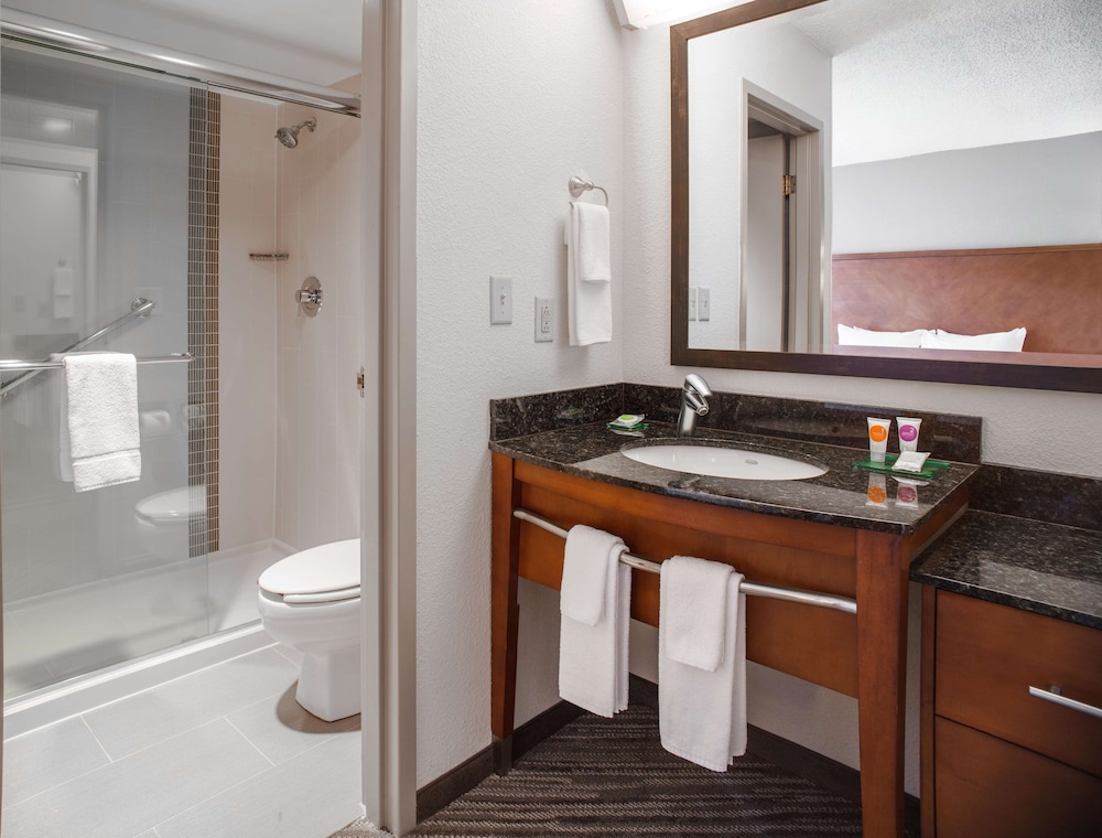 Bathroom, Hyatt Place Cincinnati/Blue Ash