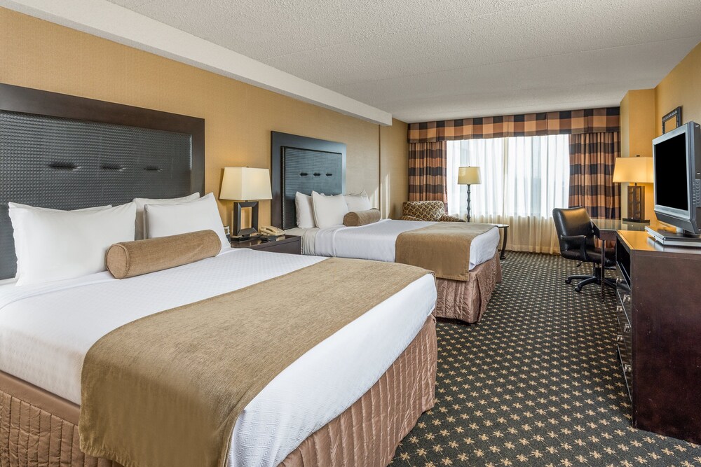 Crowne Plaza Indianapolis Airport, an IHG Hotel