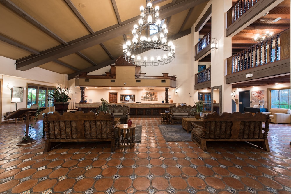 Lobby sitting area, Vanllee Hotel and Suites