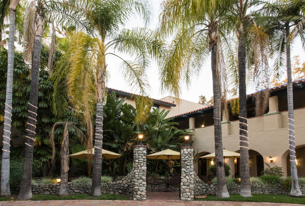 Courtyard, Vanllee Hotel and Suites