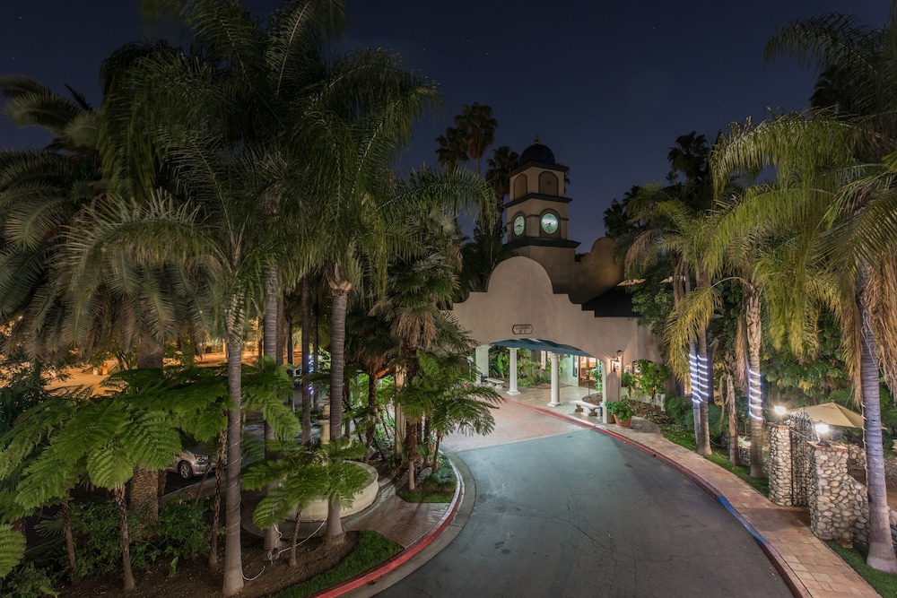 Front of property - evening/night, Vanllee Hotel and Suites