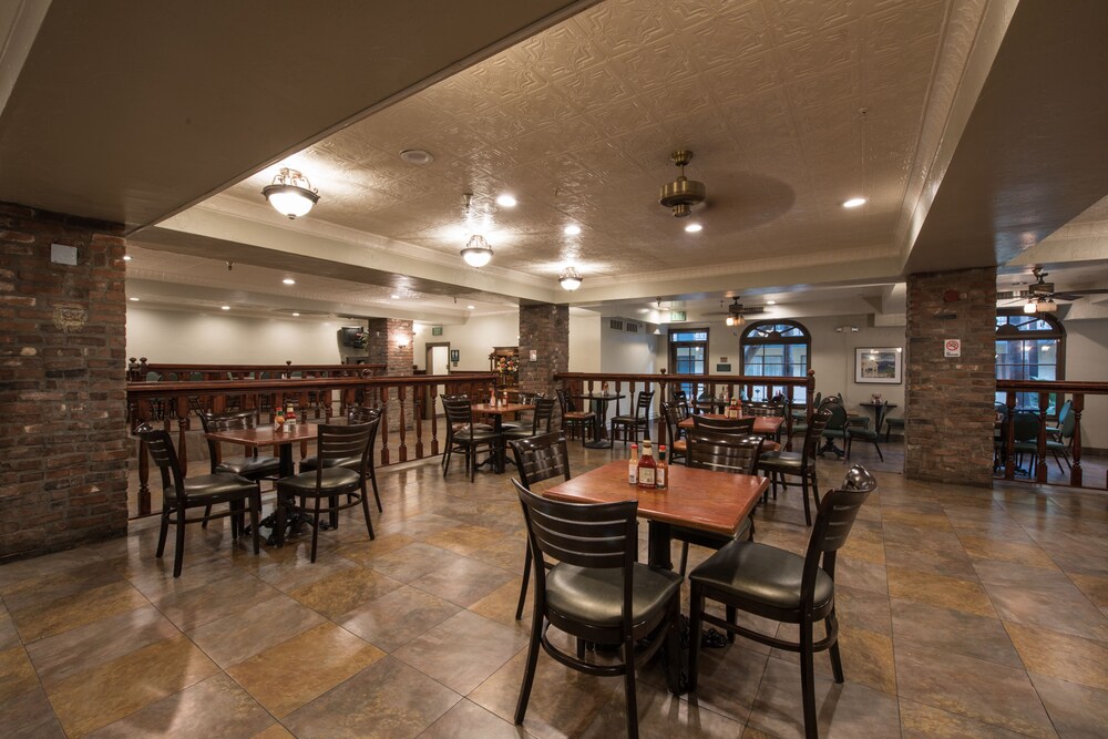 Breakfast area, Vanllee Hotel and Suites