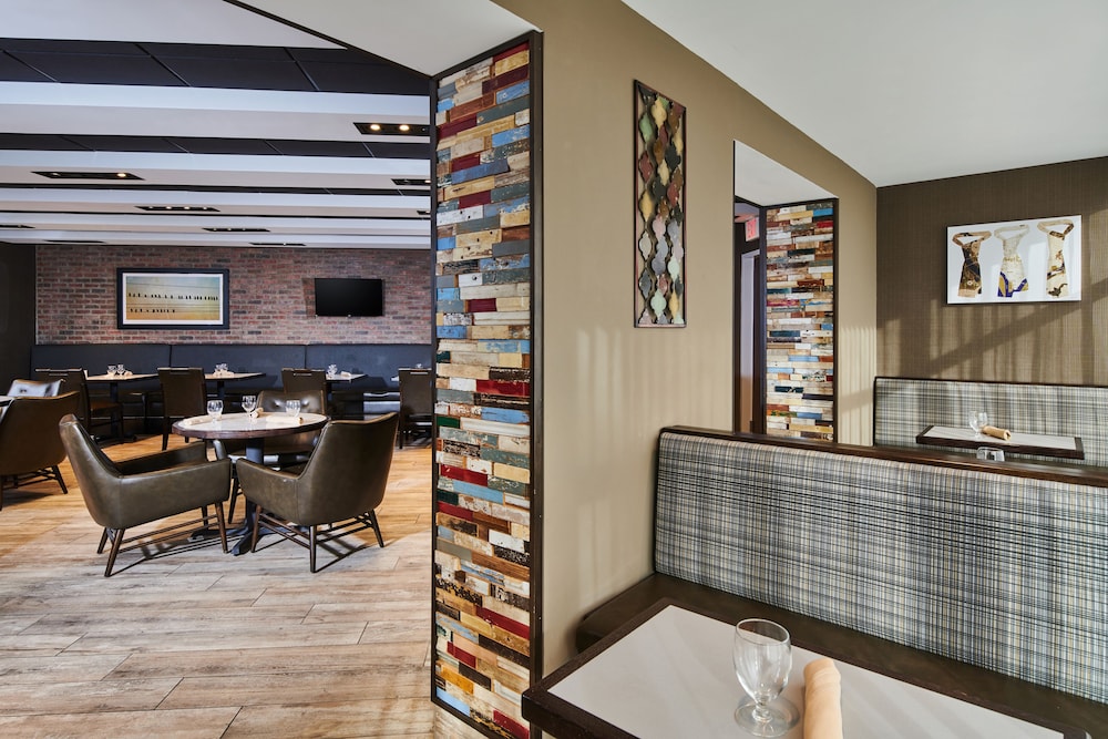 DoubleTree by Hilton Raleigh Crabtree Valley in Raleigh | Best Rates