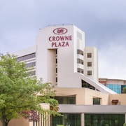 10 Best Hotels Near Veterans United Home Loans Amphitheater At Crowne Plaza Virginia Beach Town Center