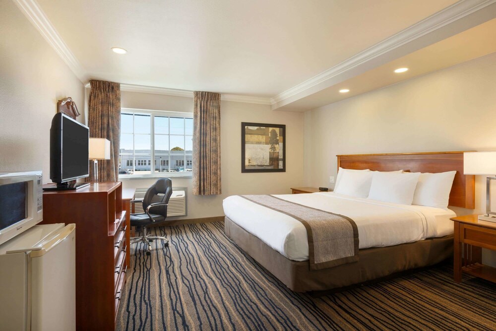 Days Inn by Wyndham Eureka CA