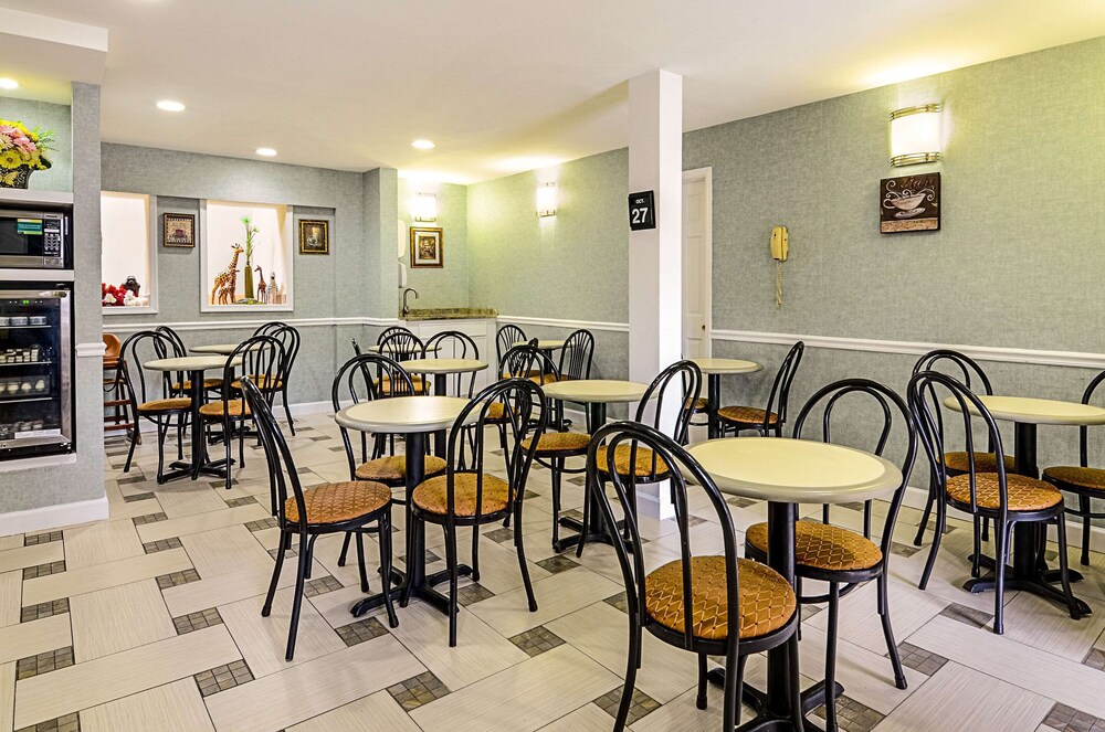 Breakfast area, Quality Inn Mt. Vernon