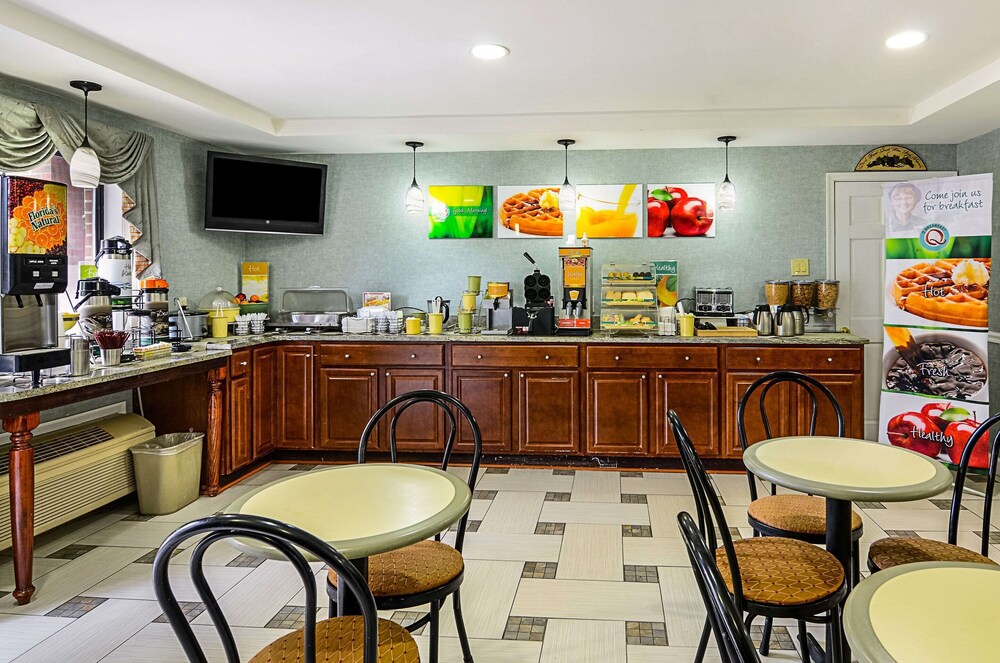 Breakfast area, Quality Inn Mt. Vernon