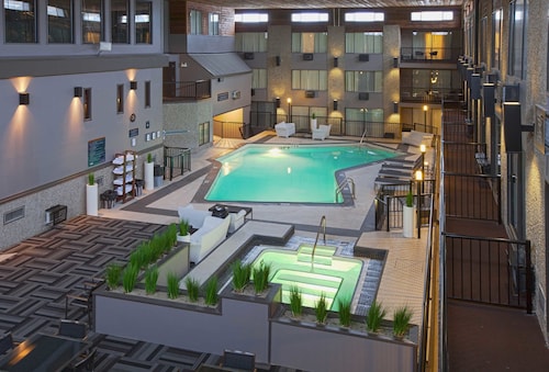 Kelowna Hotels From C 70 Hotel Deals Travelocity Sandman Hotel Suites Kelowna