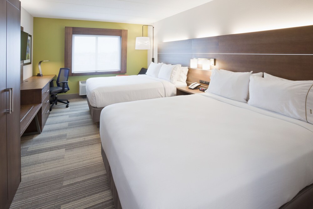 Holiday Inn Express Roseville-St. Paul, an IHG Hotel