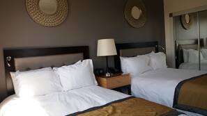 Roupas de cama premium, cofres nos quartos, individualmente mobiliados