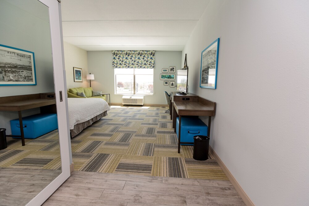 Hampton Inn & Suites Syracuse North Airport Area