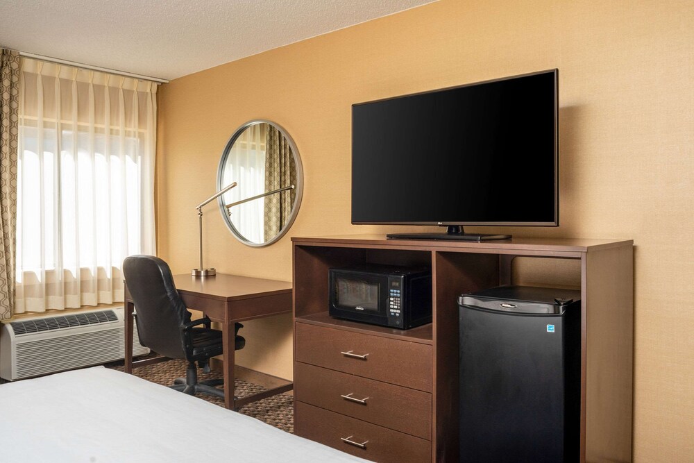 Clarion Pointe Harrisonburg in Harrisonburg | Best Rates & Deals on Orbitz