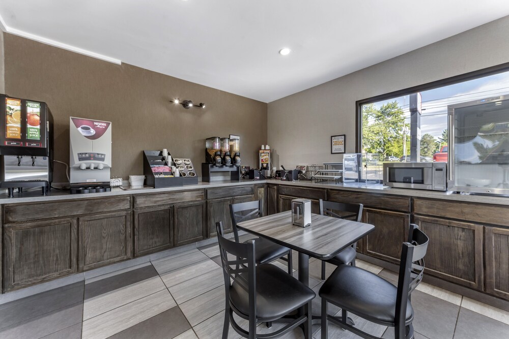 Breakfast area, Econo Lodge