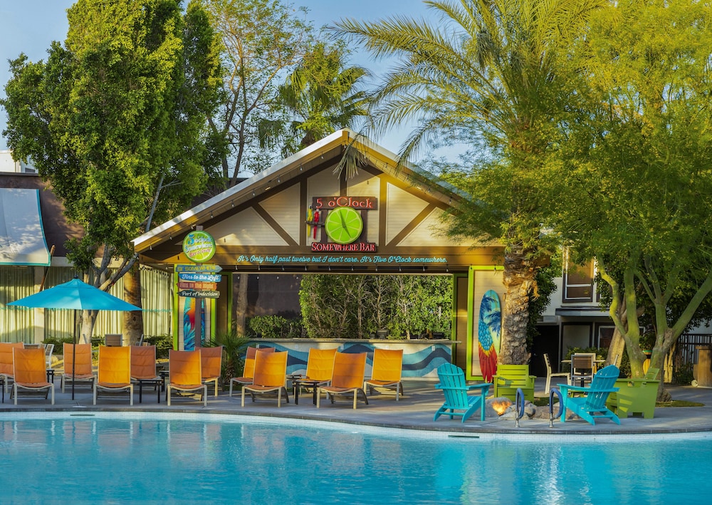 Outdoor pool, Margaritaville Resort Palm Springs