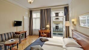 Hypo-allergenic bedding, minibar, in-room safe, desk