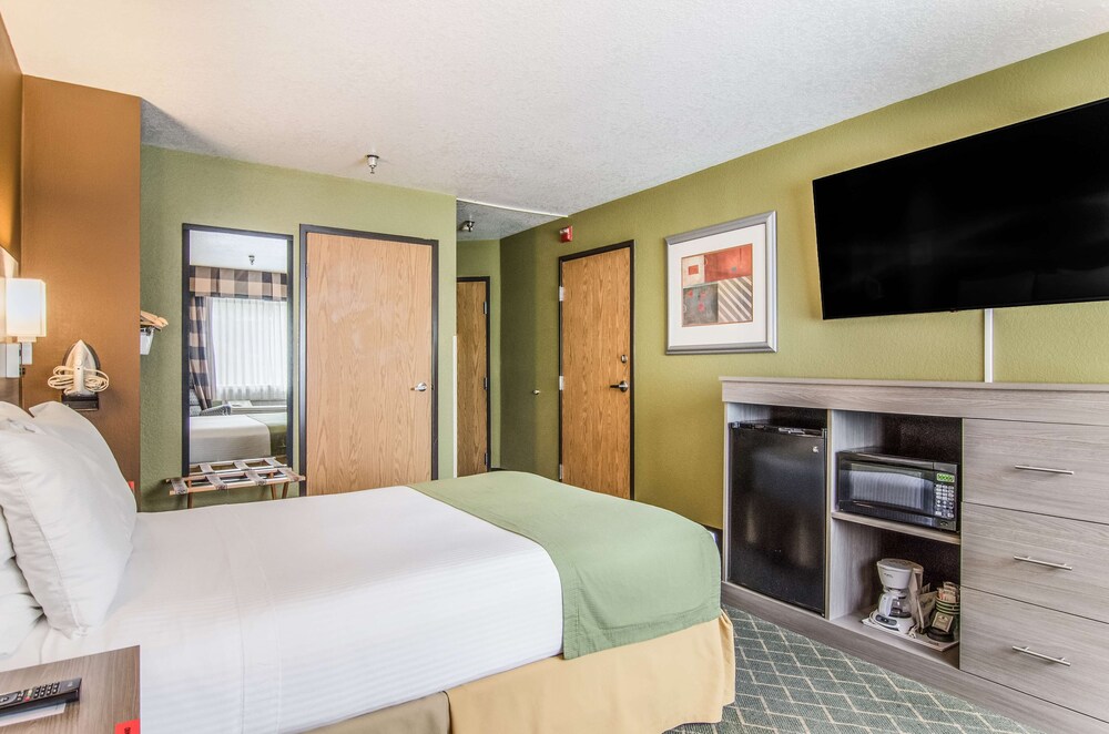 GuestHouse Inn & Suites Hotel Poulsbo