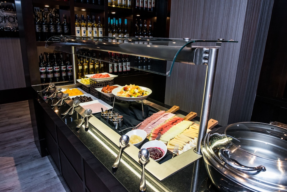 Breakfast area, The Winchester Hotel & Spa