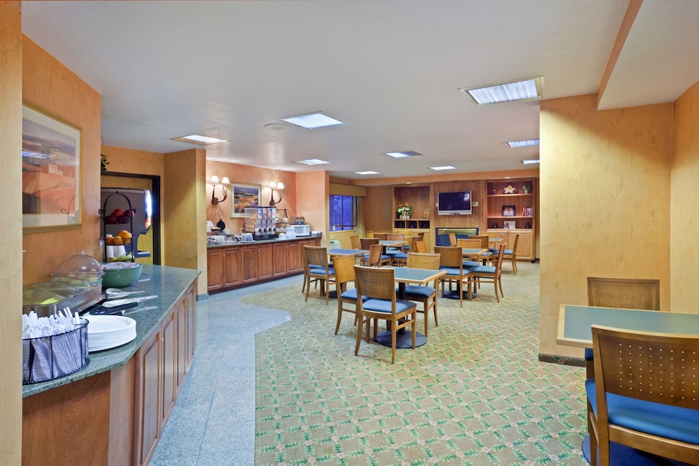 Ramada by Wyndham Kent Seattle Area