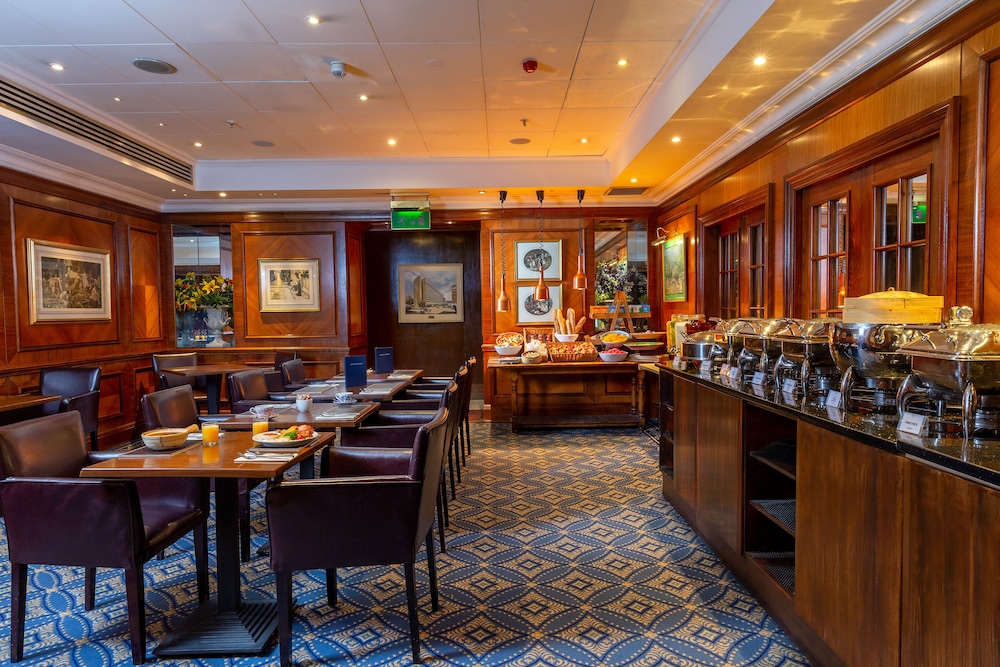 Breakfast area, Copthorne Tara Hotel London Kensington