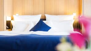 Ropa de cama hipoalergénica, caja fuerte, escritorio y cortinas opacas