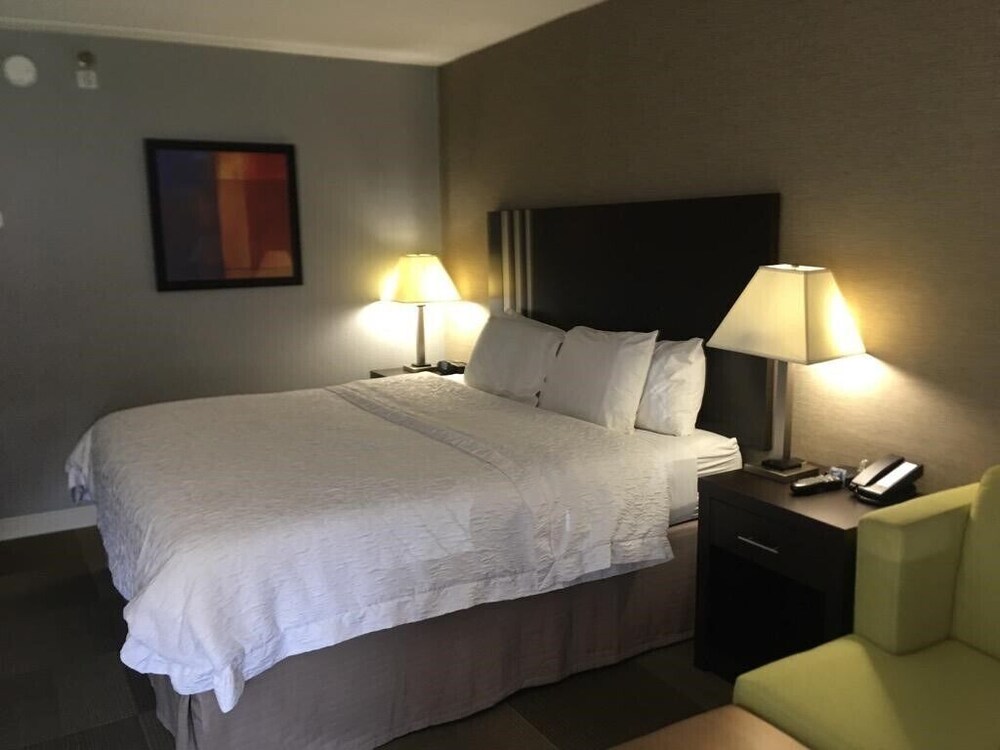 Holiday Inn Express Newark Airport Elizabeth, an IHG Hotel