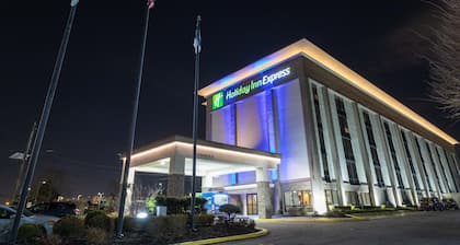 Holiday Inn Express Newark Airport Elizabeth, an IHG Hotel