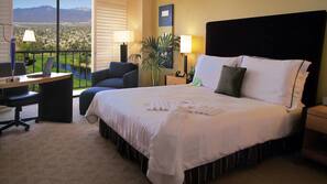 Hypo-allergenic bedding, minibar, in-room safe, desk