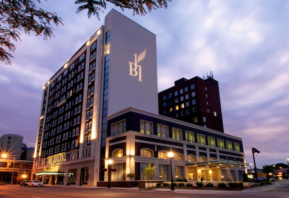 Front of property - evening/night, Hotel Blackhawk, Autograph Collection