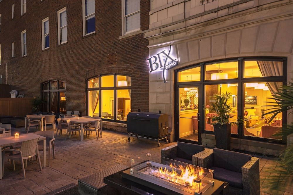 Hotel Blackhawk, Autograph Collection in Davenport Best Rates & Deals