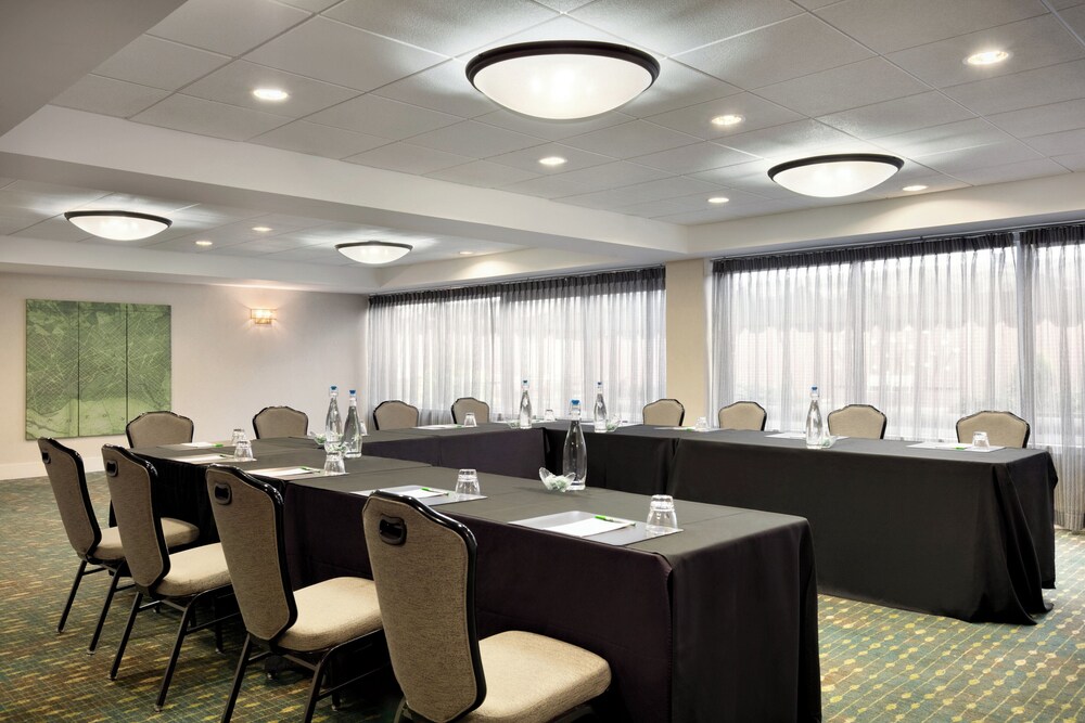 Holiday Inn Washington-Dulles International Airport, an IHG Hotel
