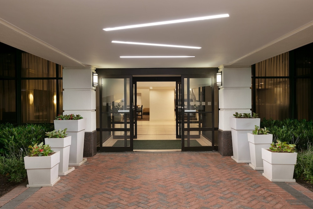 Property entrance, Holiday Inn Washington-Dulles International Airport, an IHG Hotel