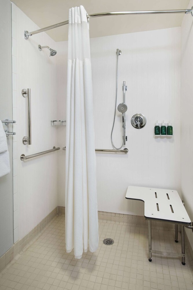 Bathroom, Sonesta ES Suites Dallas Medical Market Center