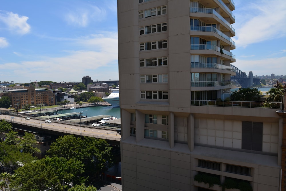 Sir Stamford At Circular Quay