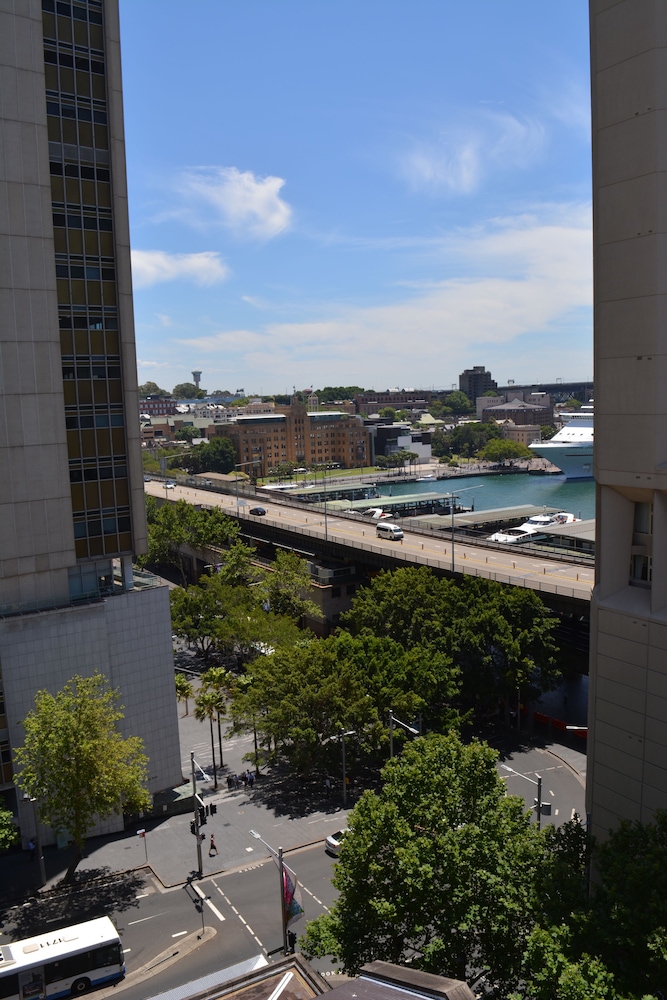 Sir Stamford At Circular Quay