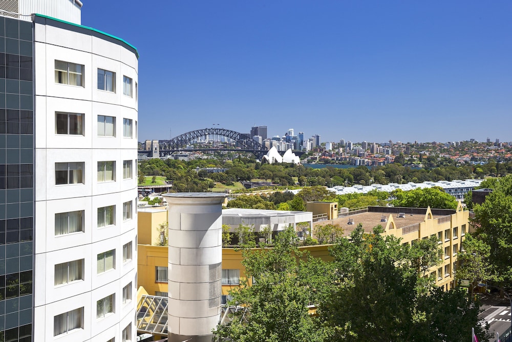 Holiday Inn Potts Point Sydney