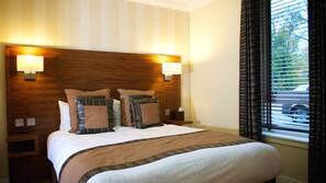 Desk, iron/ironing board, free WiFi, linens