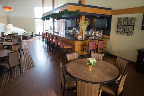 hotels in cedar falls iowa near uni dome