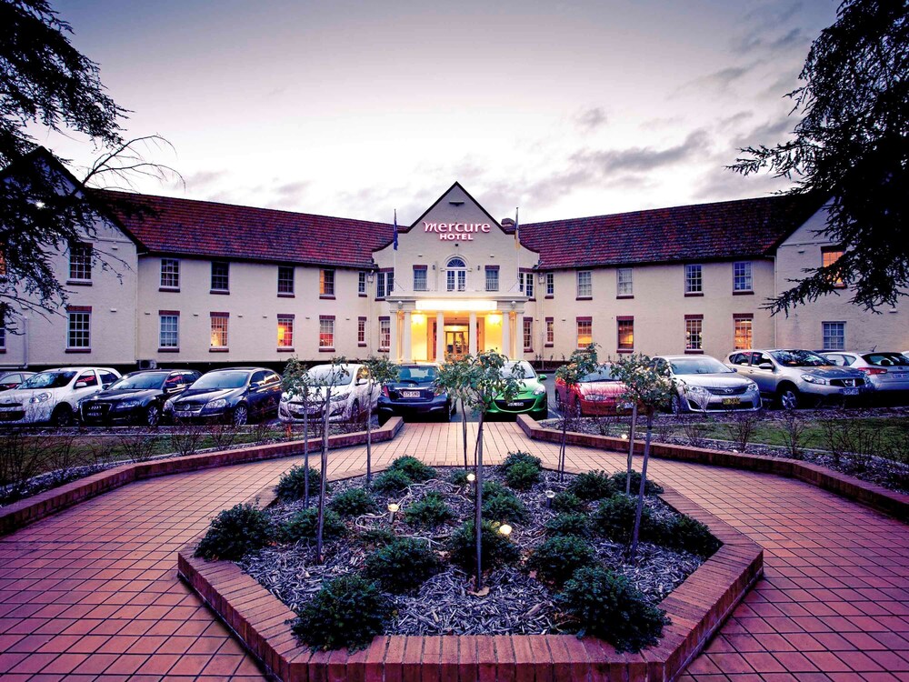 Exterior, Mercure Canberra