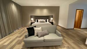 Premium bedding, pillowtop beds, in-room safe, desk