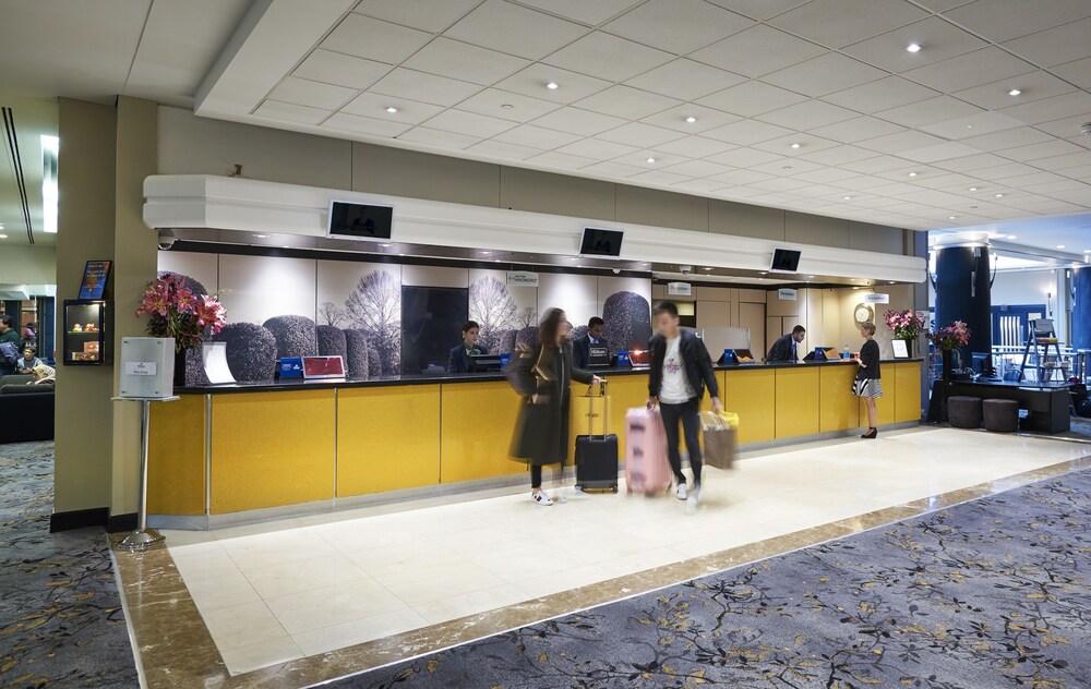 Lobby, Hilton London Kensington