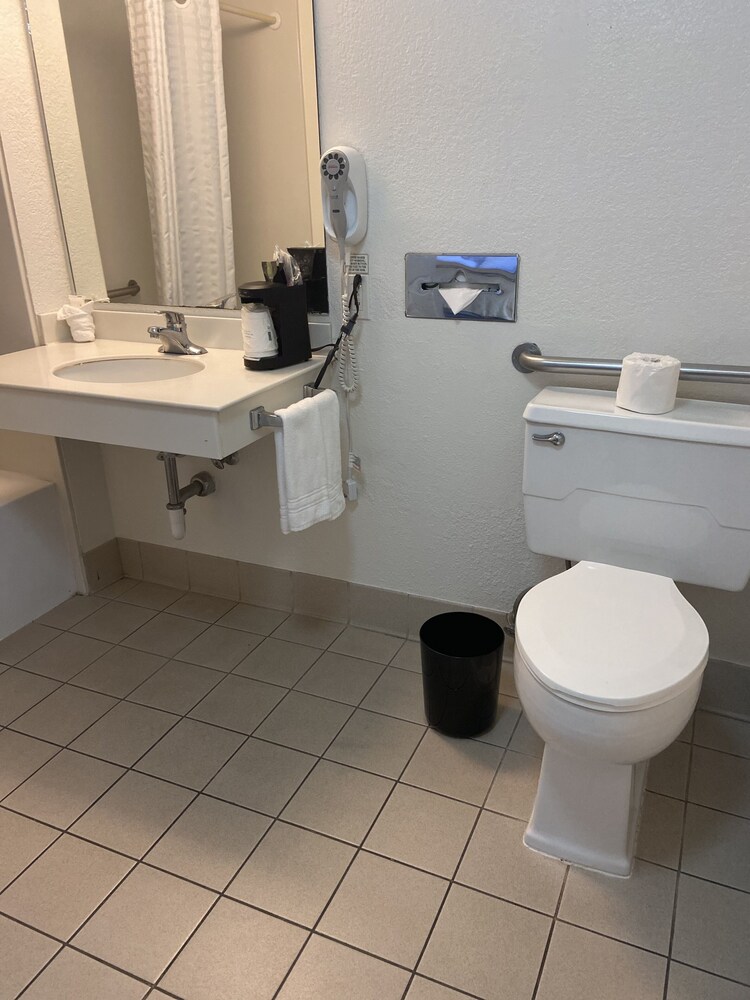 Bathroom, Super 8 by Wyndham San Bernardino