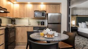 Fridge, coffee/tea maker