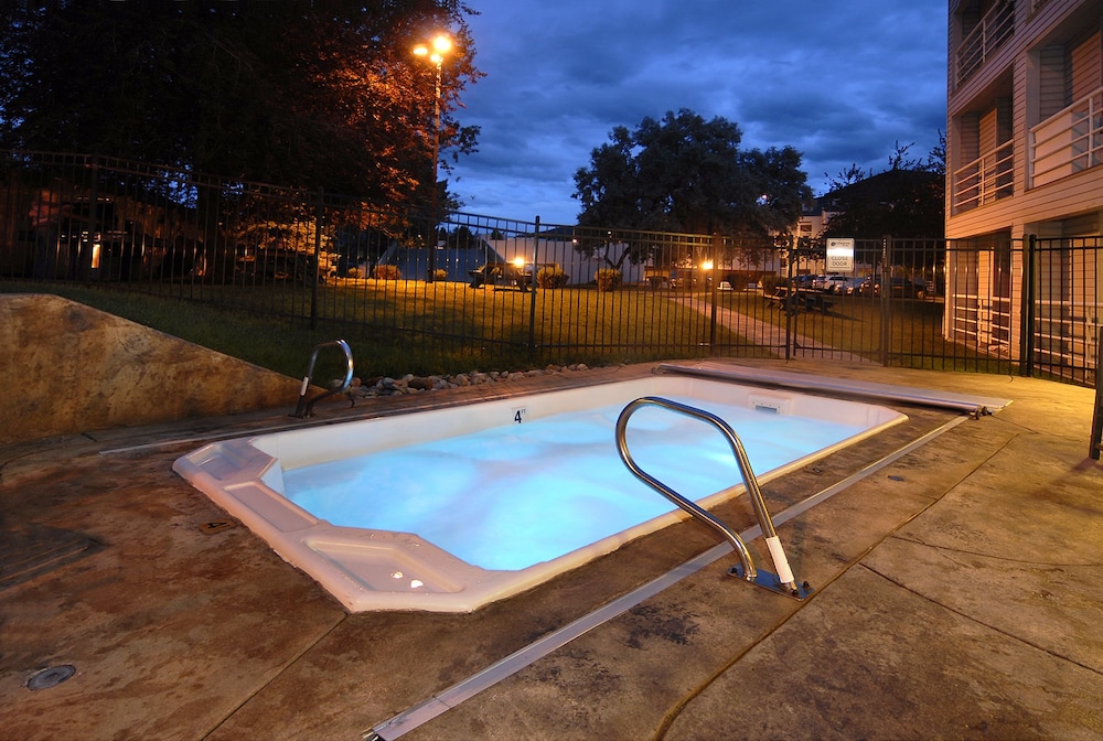 Outdoor spa tub, The Christie Lodge - All Suite Property, Vail Valley/Beaver Creek