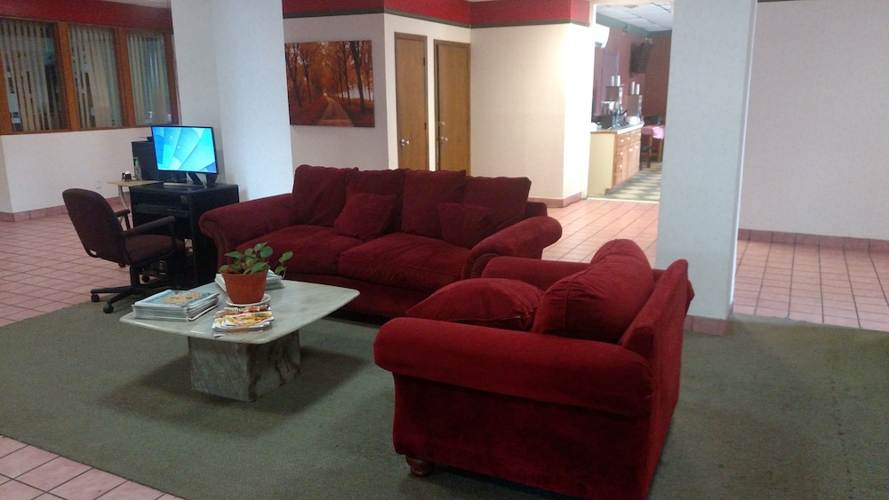 Lobby sitting area, Downtown Inn and Suites