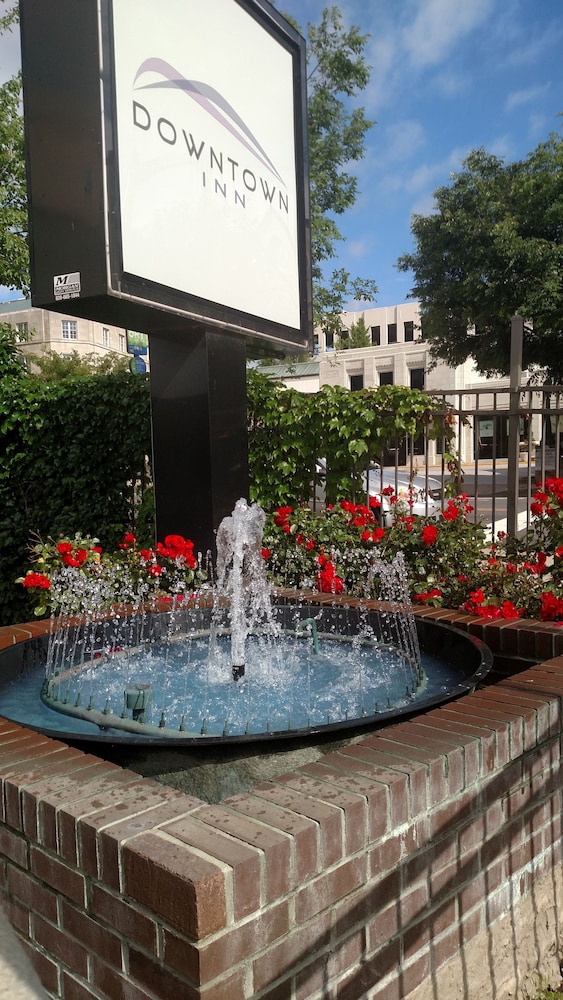 Fountain, Downtown Inn and Suites