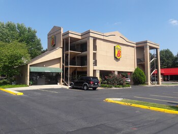 Super 8 by Wyndham Williamsburg Pottery