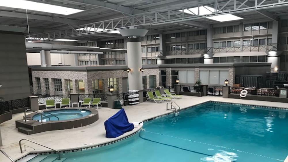 Holiday Inn Chicago North Shore, an IHG Hotel