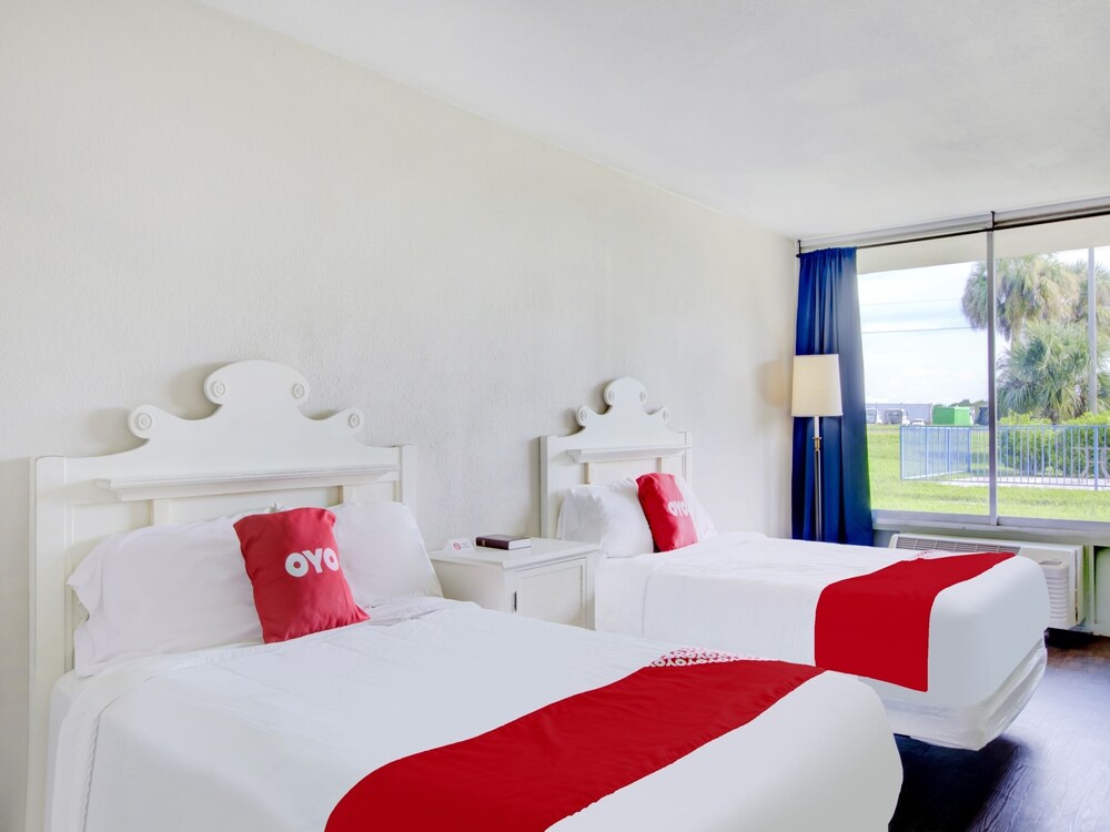 OYO Hotel Dundee By Crystal Lake