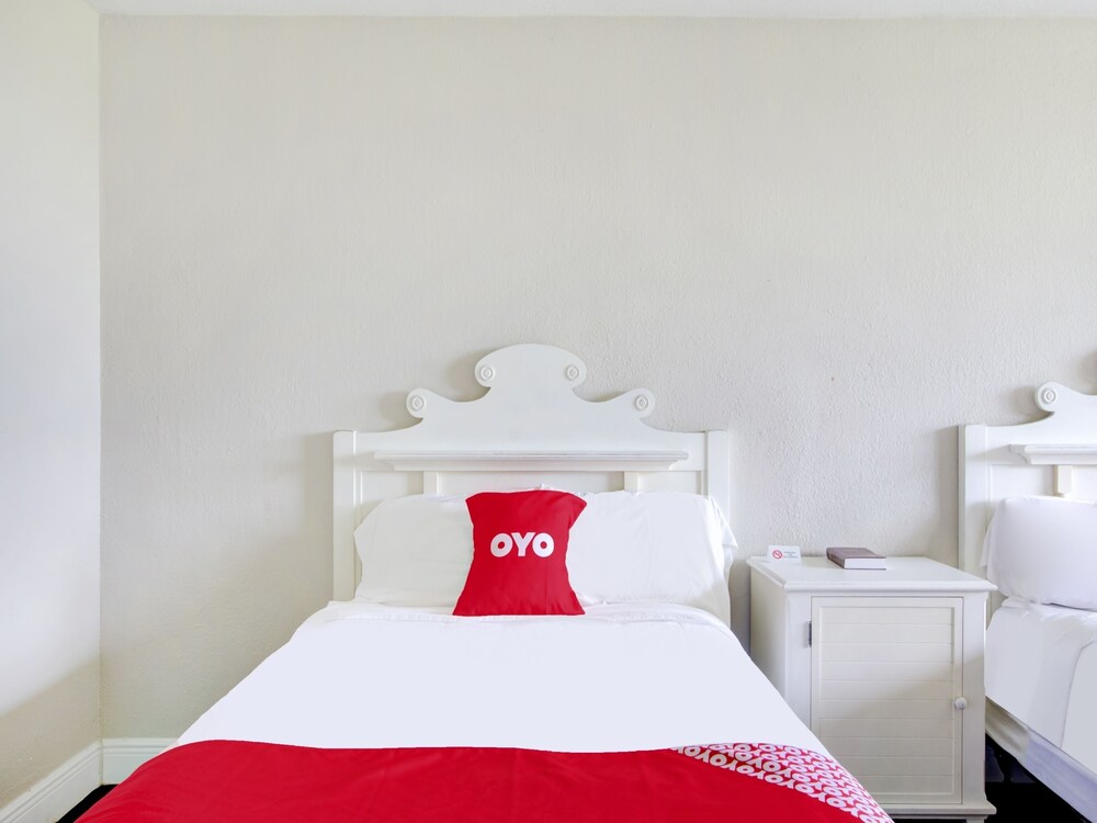 OYO Hotel Dundee By Crystal Lake