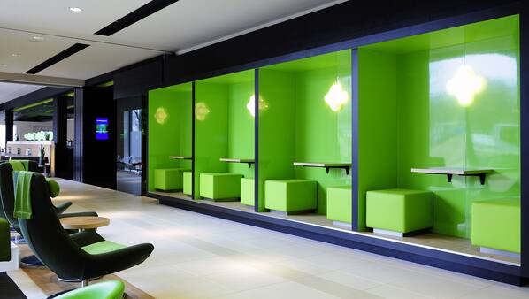 Lobby-lounge